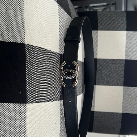 CHANEL Black CC Logo Belt with Elegant Design - Picture 1 of 8